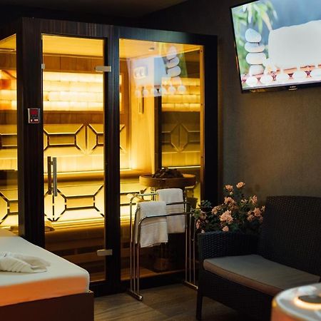 ホテルWellness Relax - Luxusni プラハ エクステリア 写真