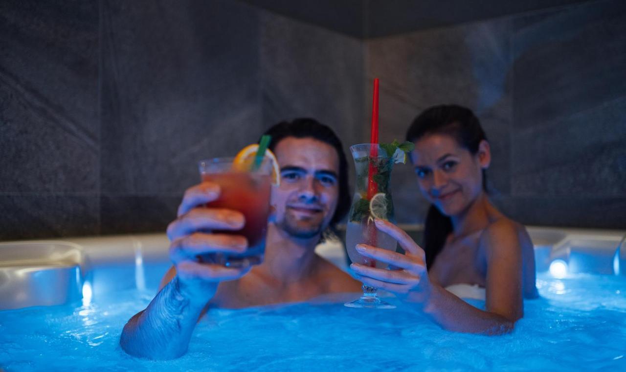 ホテルWellness Relax - Luxusni プラハ エクステリア 写真