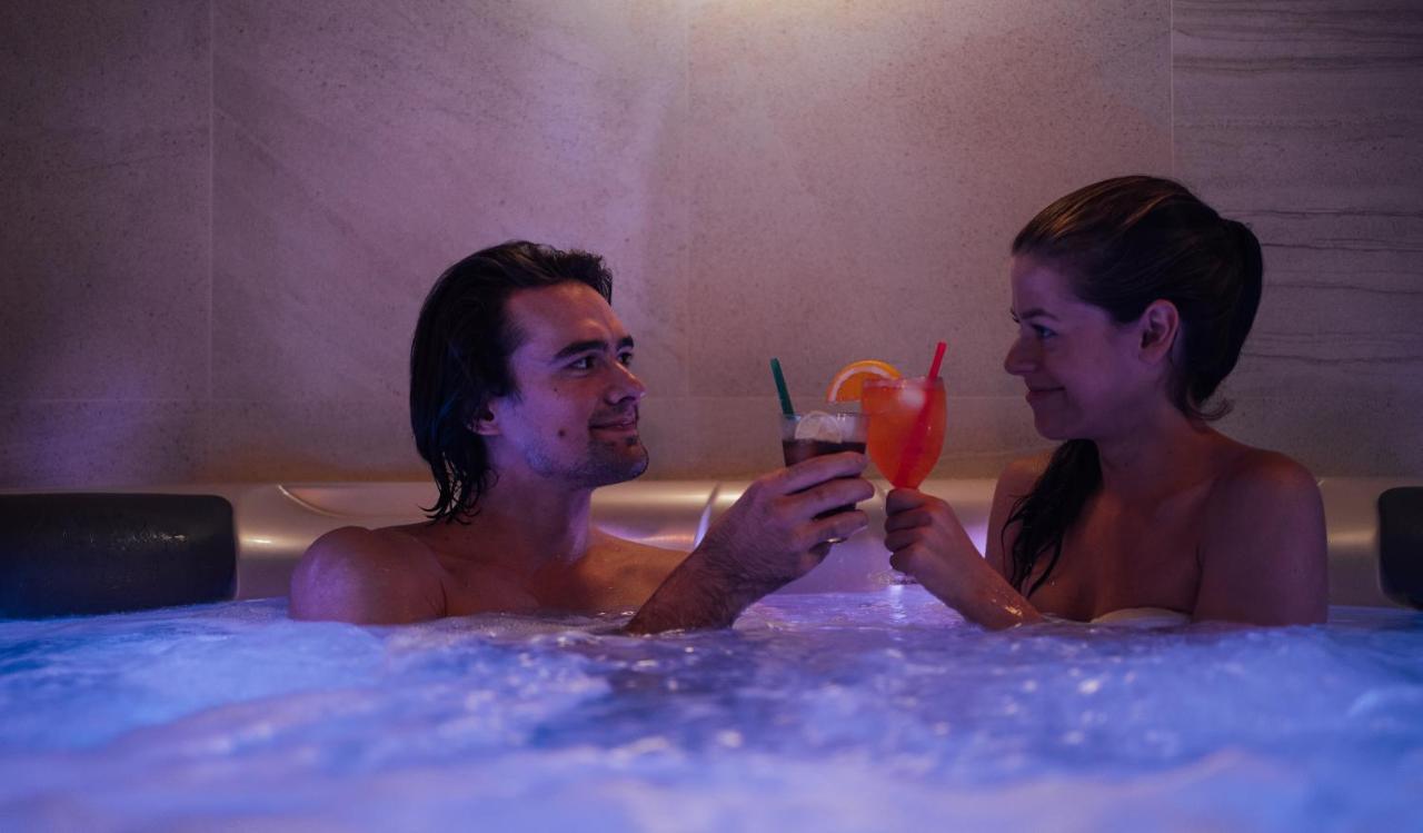 ホテルWellness Relax - Luxusni プラハ エクステリア 写真